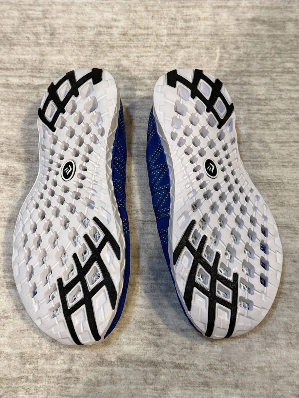 NWOT Youth kids size 3-4 water shoes Slip-On